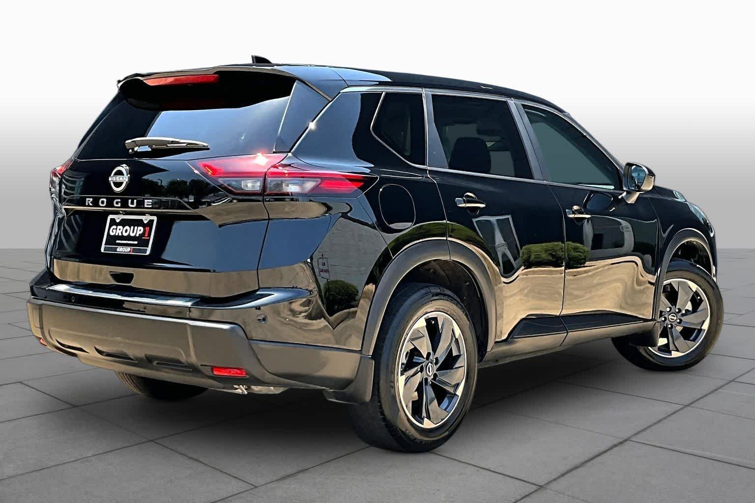 Used 2025 Super Black Nissan SV image 12