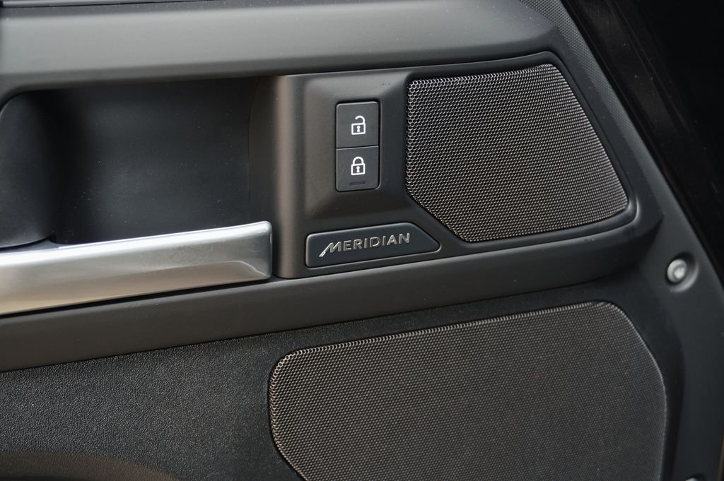 New 2026 Santorini Black Land Rover S image 11