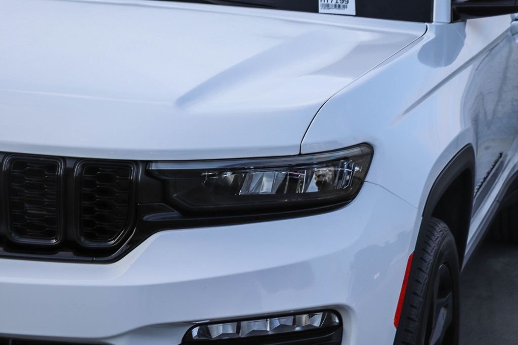 Used 2023 Bright White Clearcoat Jeep Limited image 5