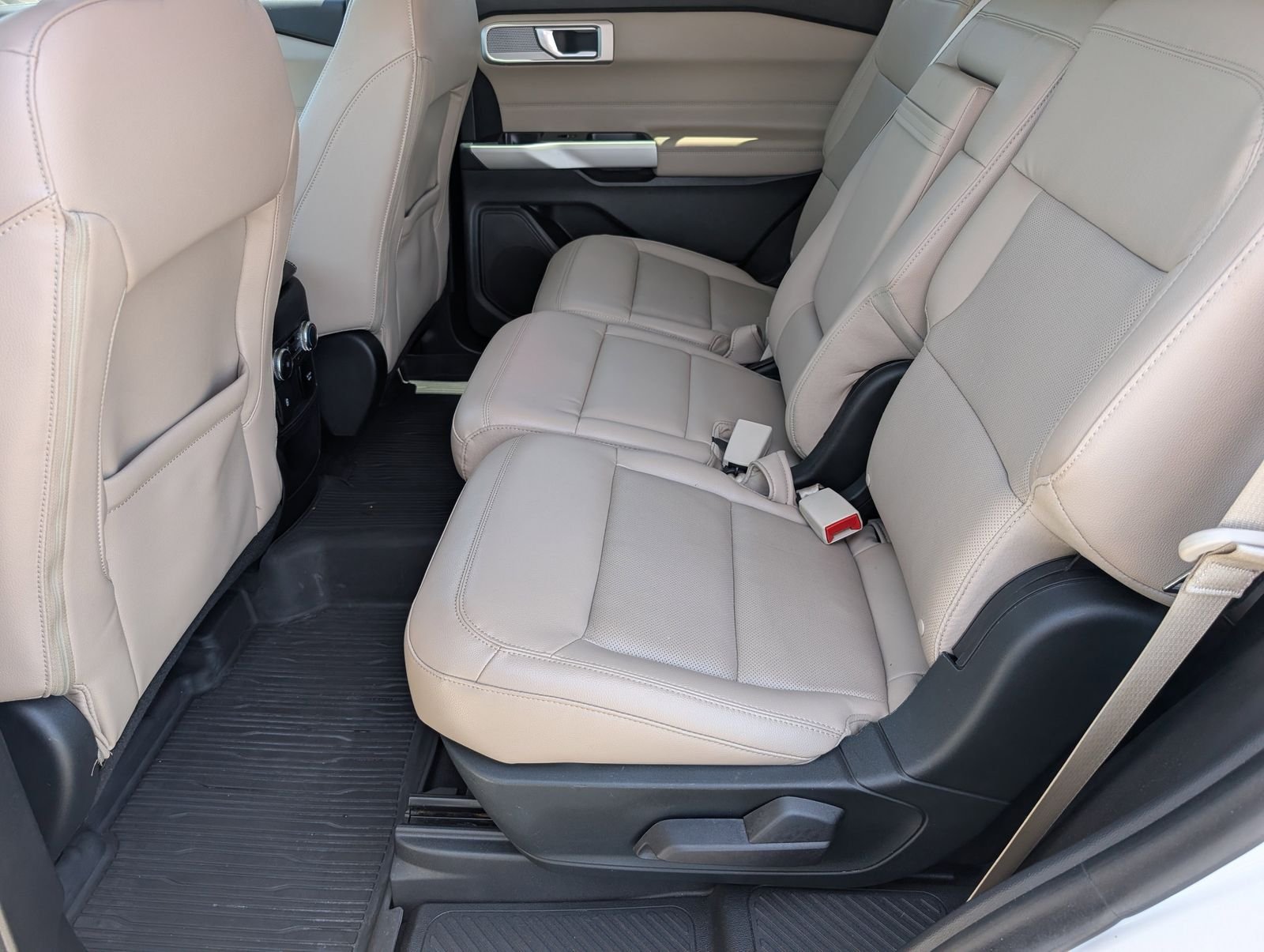 Used 2021 White Metallic Ford Limited image 31