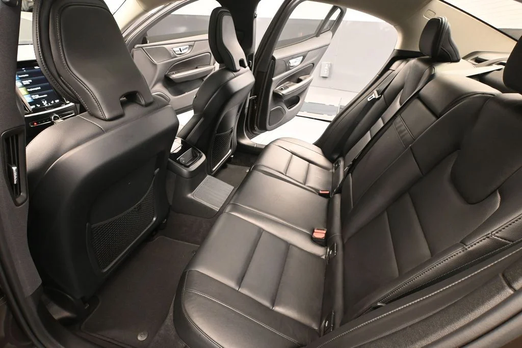 2022 Volvo S60 R-Design Expression - Photo 38