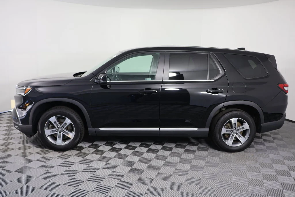 Used 2024 Black Honda EX-L image 5