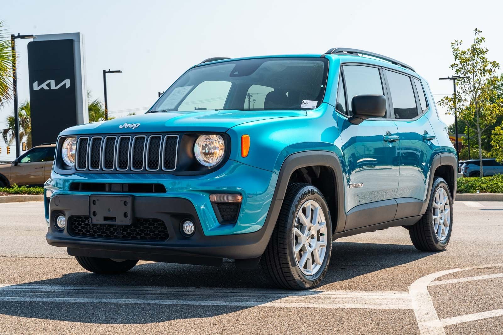 Used 2022 Teal Jeep Latitude image 3
