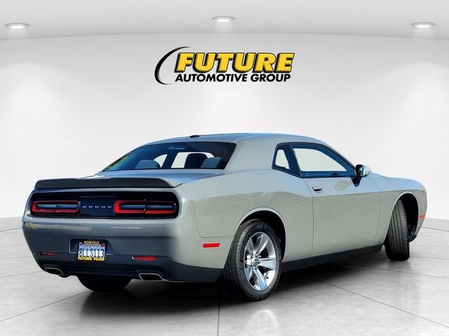 Used 2019 Gray Dodge SXT image 4