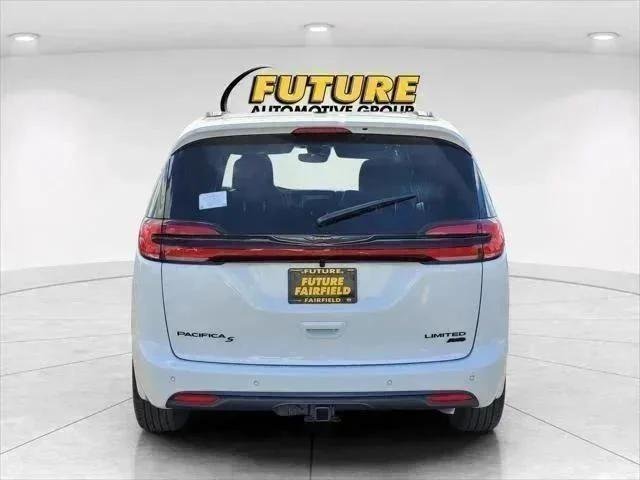 New 2026 Bright White Clear-Coat Exterior Paint Chrysler Limited image 5