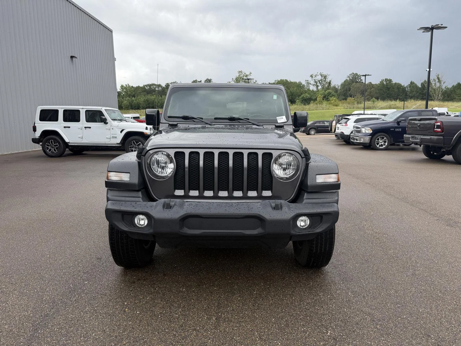 Used 2022 Granite Crystal Metallic Clearcoat Jeep Sport S image 2