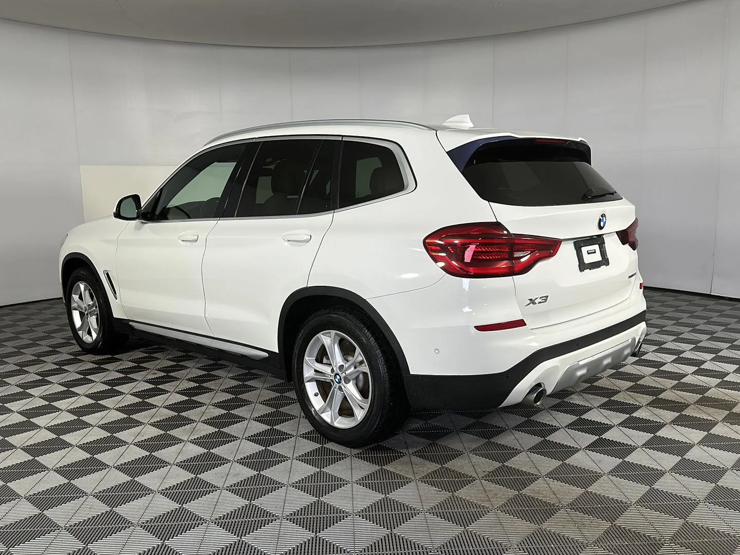 Used 2020 Alpine White BMW xDrive30i image 23