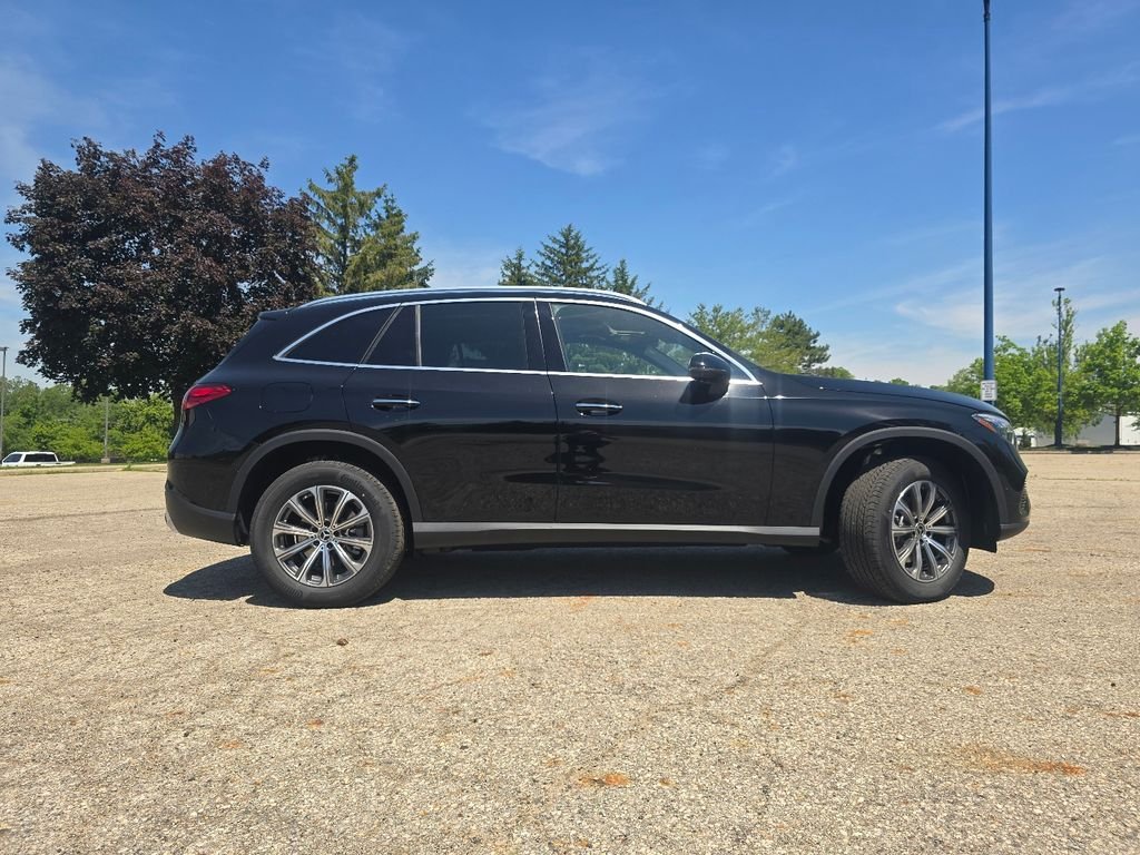 New 2026 Black Mercedes-Benz GLC 300 image 18