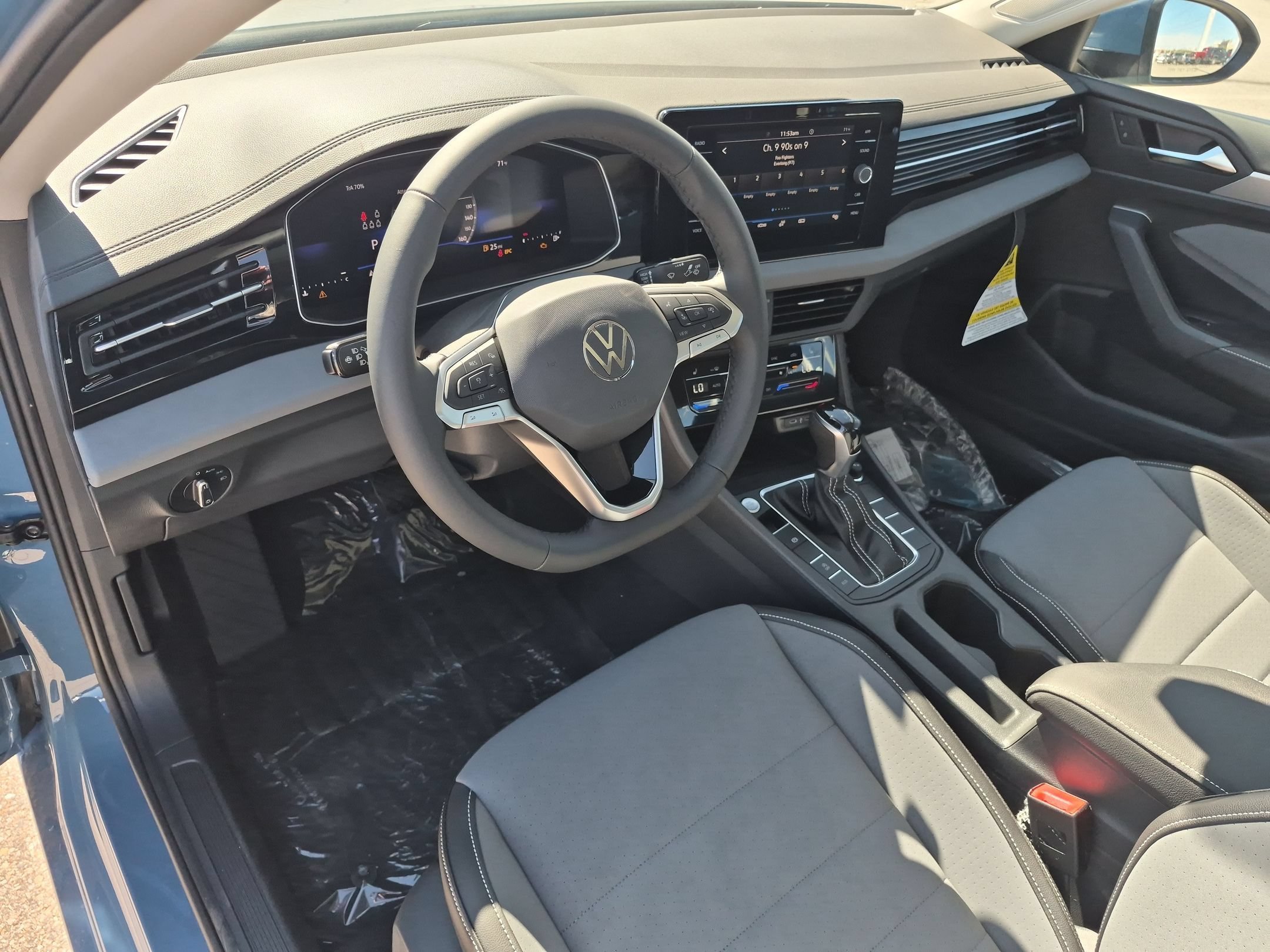 New 2027 Monterey Blue Pearl Volkswagen SE image 10