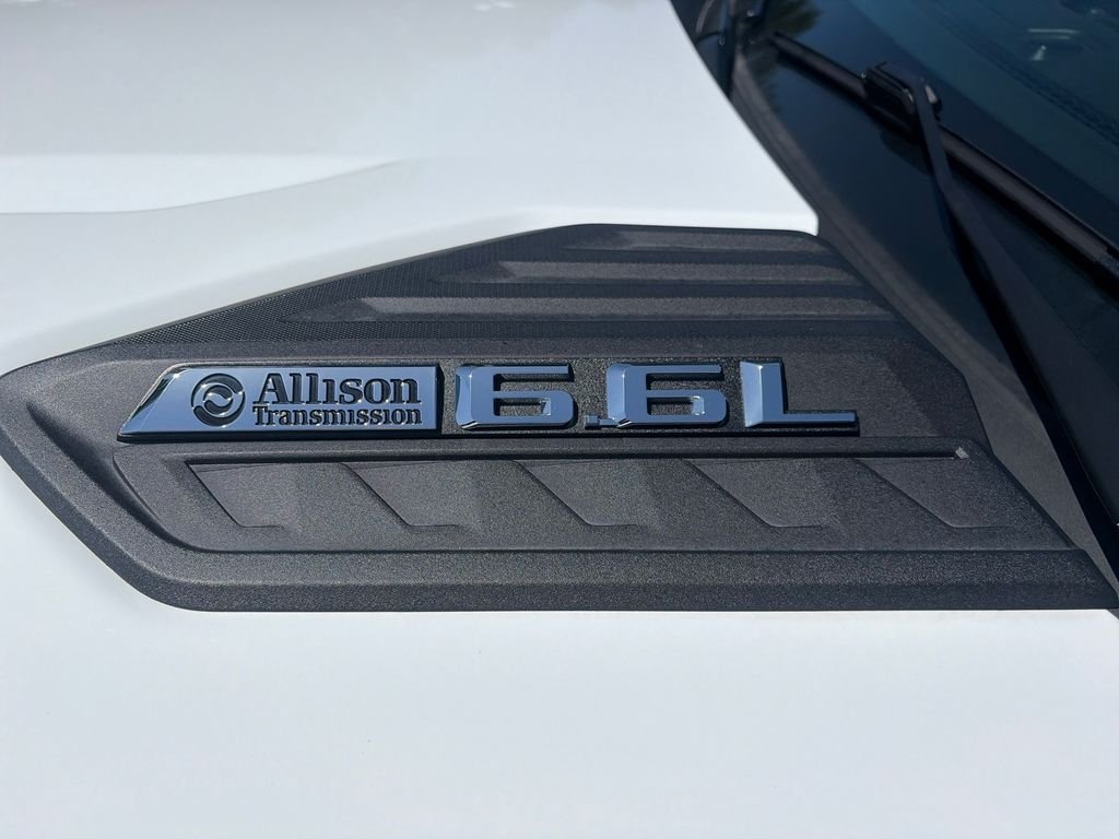 Used 2025 White Chevrolet Custom image 35