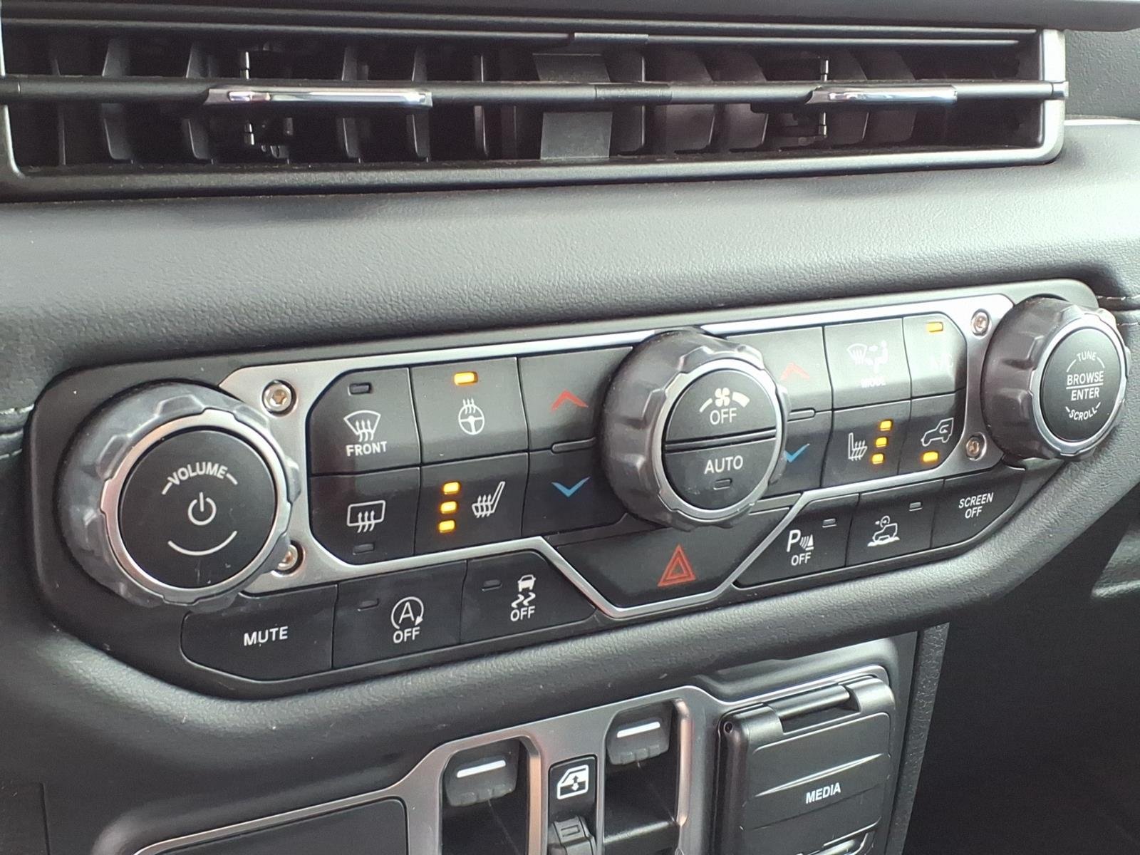 Used 2024 Gray Jeep Sahara image 5