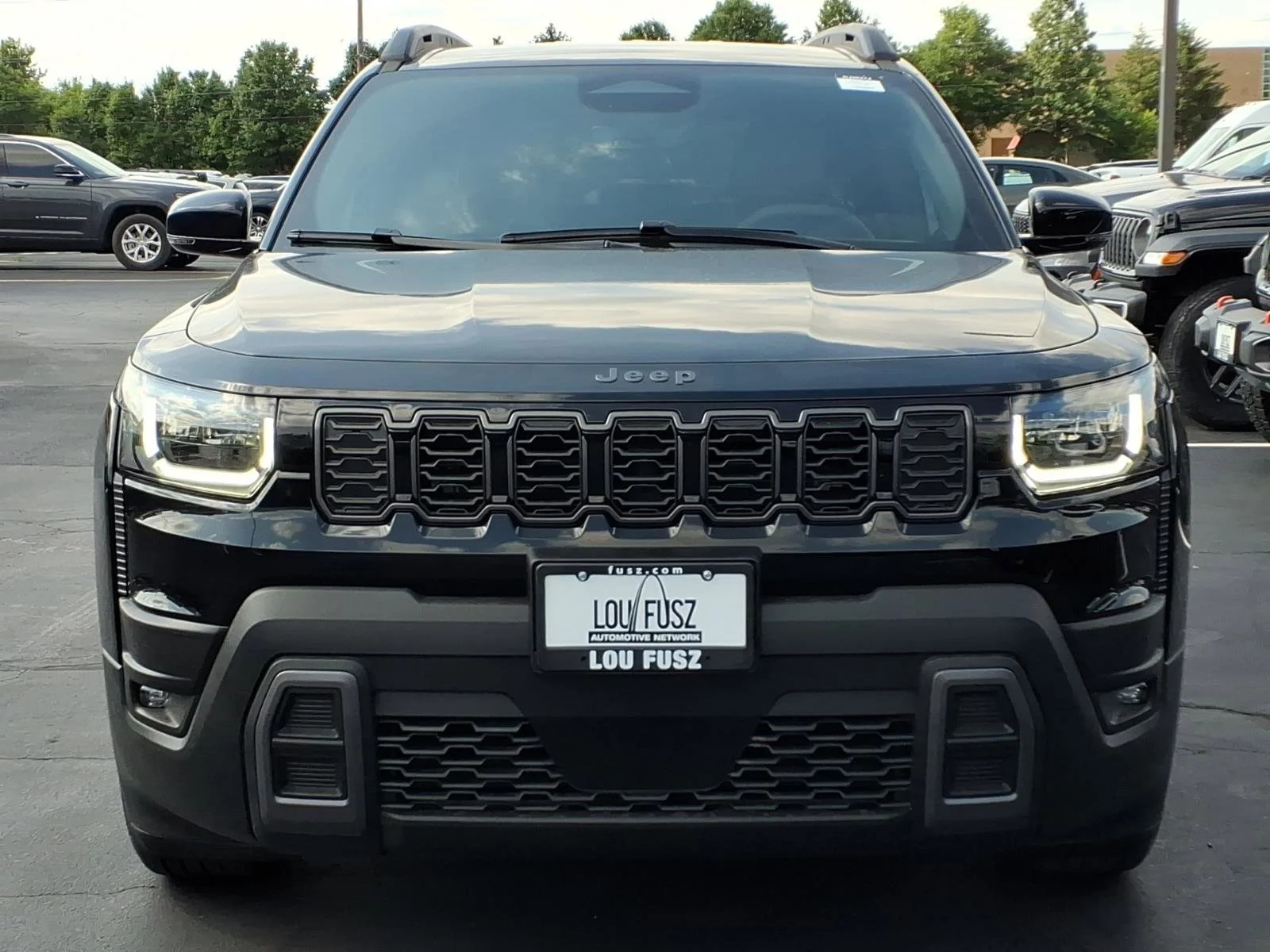 New 2026 Diamond Black Crystal Pearl-Coat Exterior Paint Jeep Limited image 23