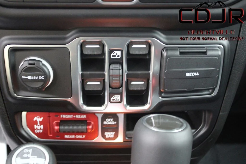 Used 2023 Silver Jeep Rubicon image 39