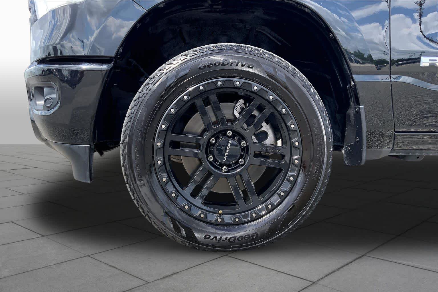 Used 2022 Diamond Black Crystal Pearlcoat Ram Lone Star image 11