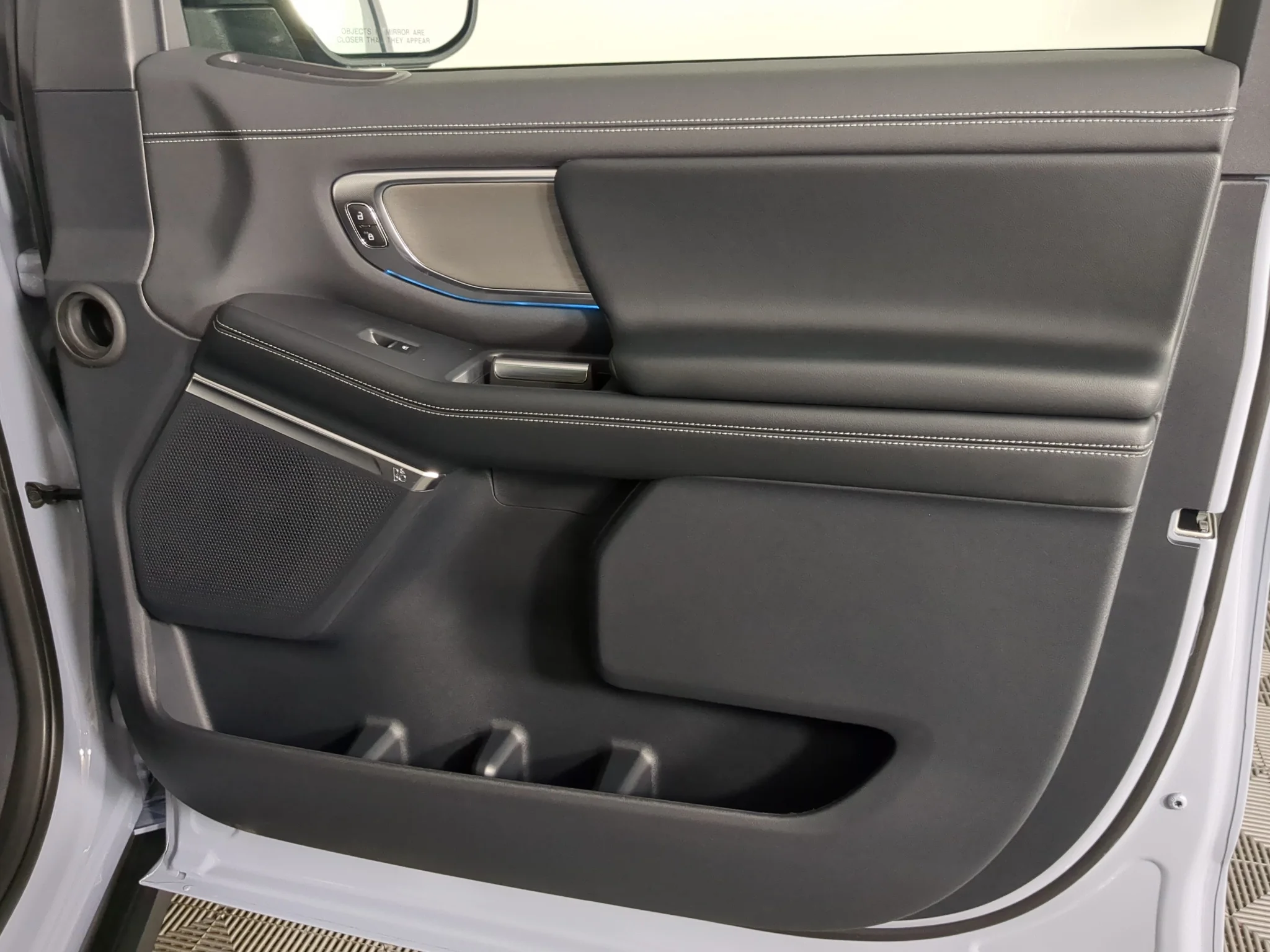 New 2027 Glacier Gray Metallic Tri-Coat Ford MAX Platinum image 23
