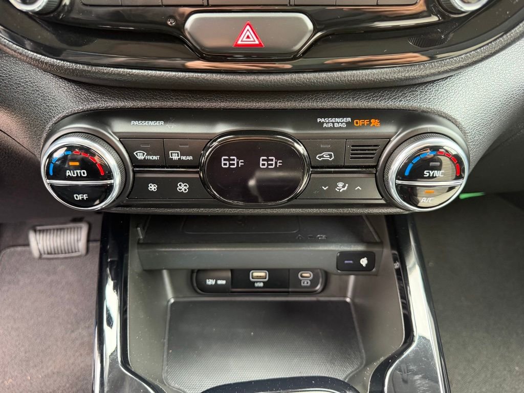 Used 2023 Surf Blue w/Black Roof Kia GT-Line image 23