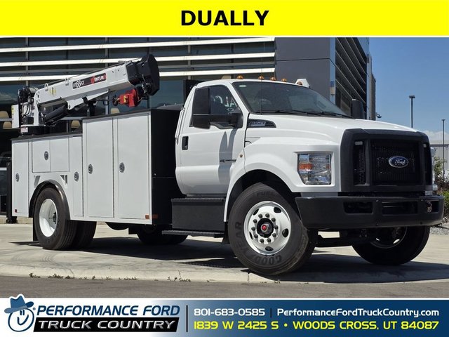 2025 Ford F-750SD Base
