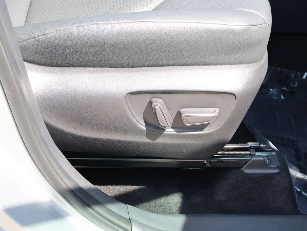 Used 2025 Silver Toyota XLE image 9