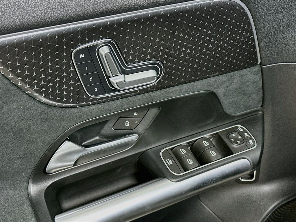 Certified Used 2025 Gray Mercedes-Benz GLA 250 image 18