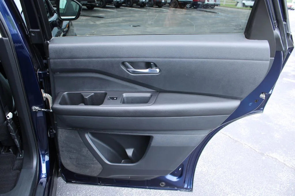 Used 2022 Deep Ocean Blue Nissan SV image 18