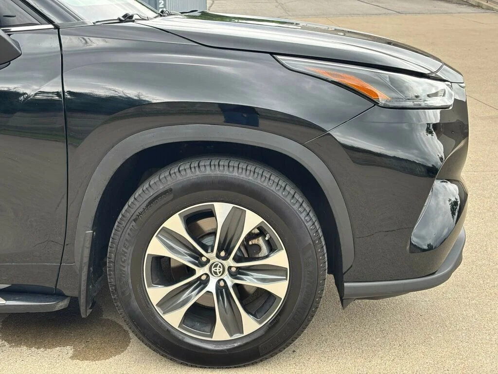 Used 2022 Black Toyota XLE image 36
