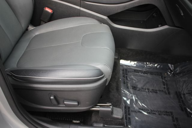 Used 2022 Silver Hyundai SEL image 33
