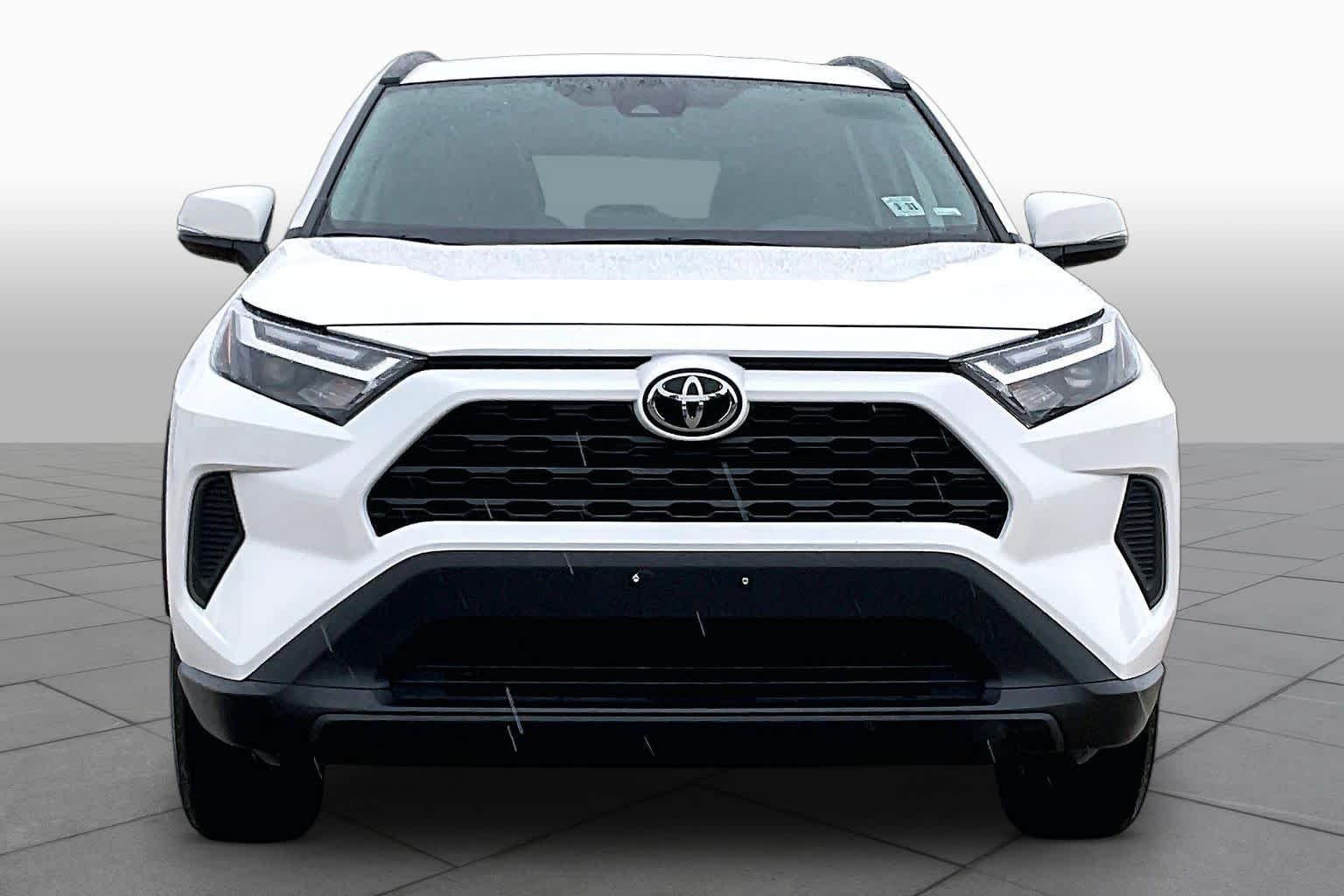 Used 2025 Ice Cap Toyota XLE image 6