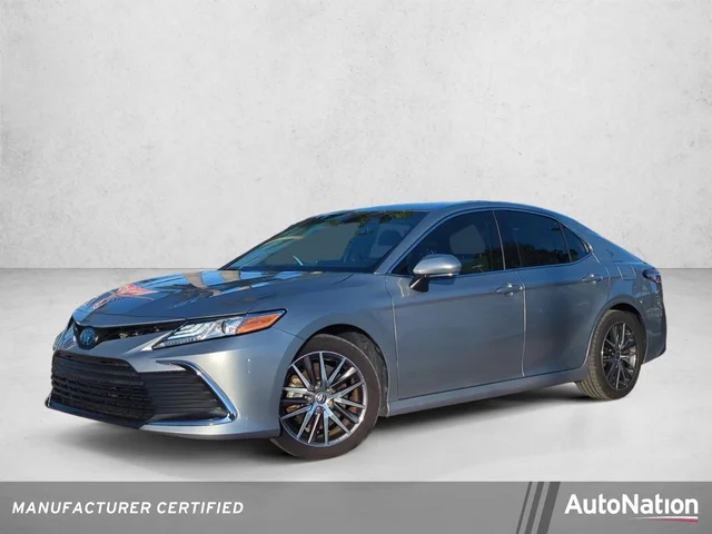 2022 Toyota Camry Hybrid XLE