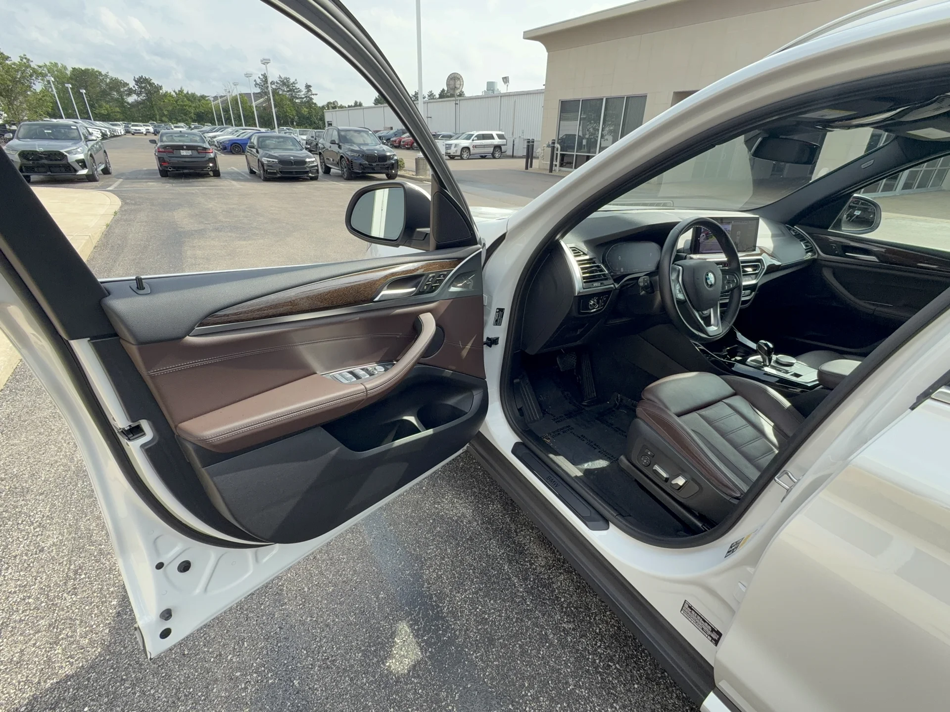 Used 2022 MINERAL WHITE BMW xDrive30i image 7