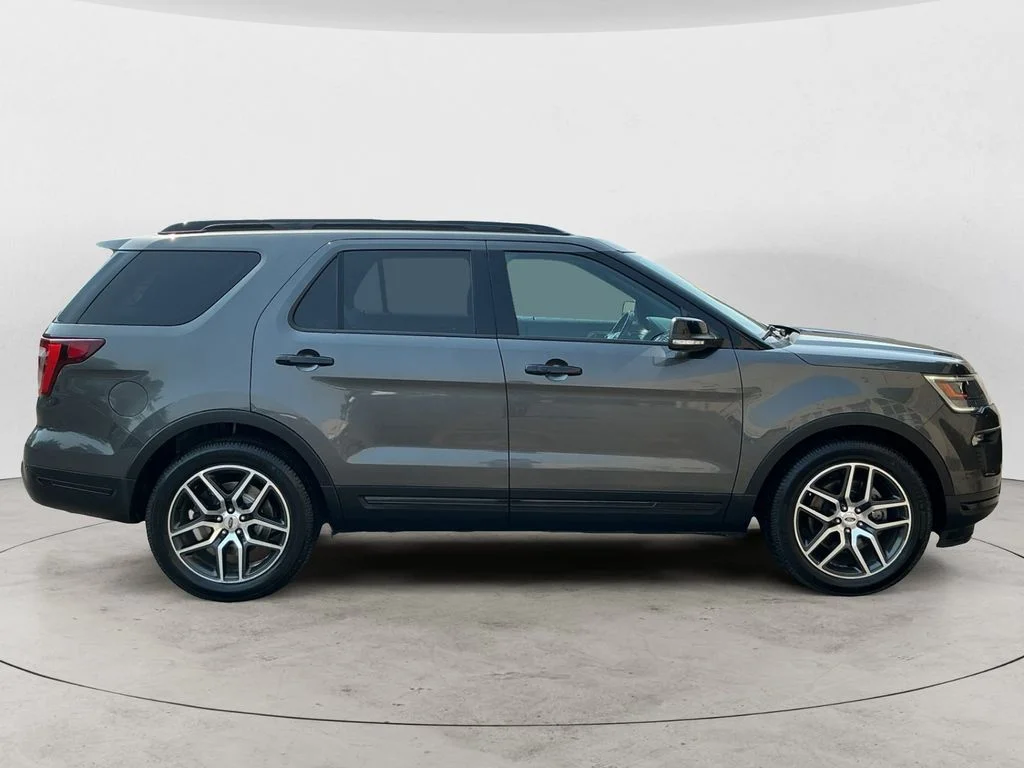 Used 2018 Gray Ford Sport image 4