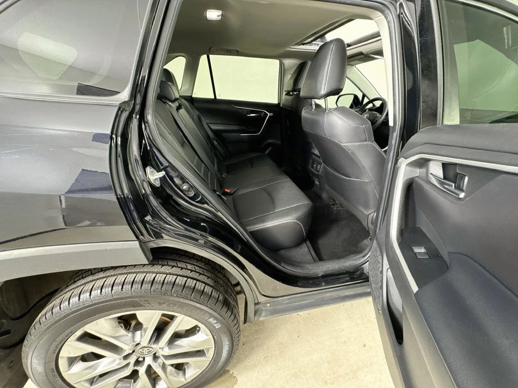 Used 2022 Midnight Black Metallic Toyota XLE Premium image 32