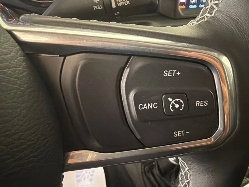 Used 2022 Silver Jeep Overland image 19
