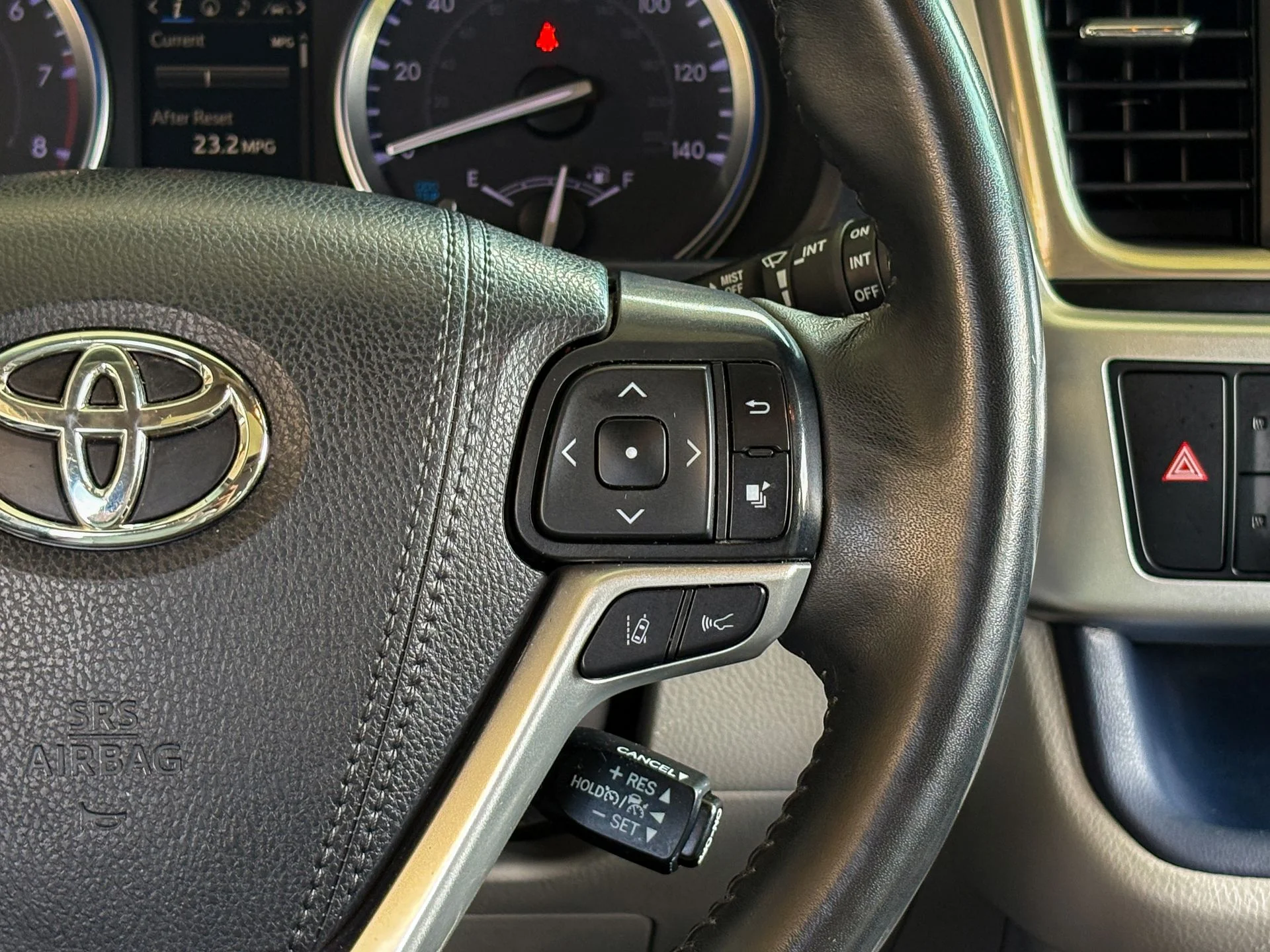 Used 2019 White Toyota XLE image 20