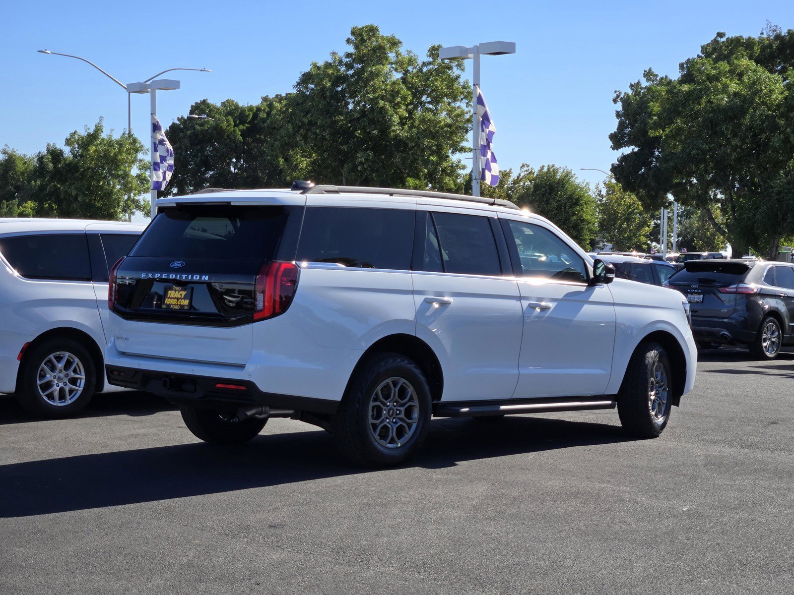 New 2026 Oxford White Ford Active image 4