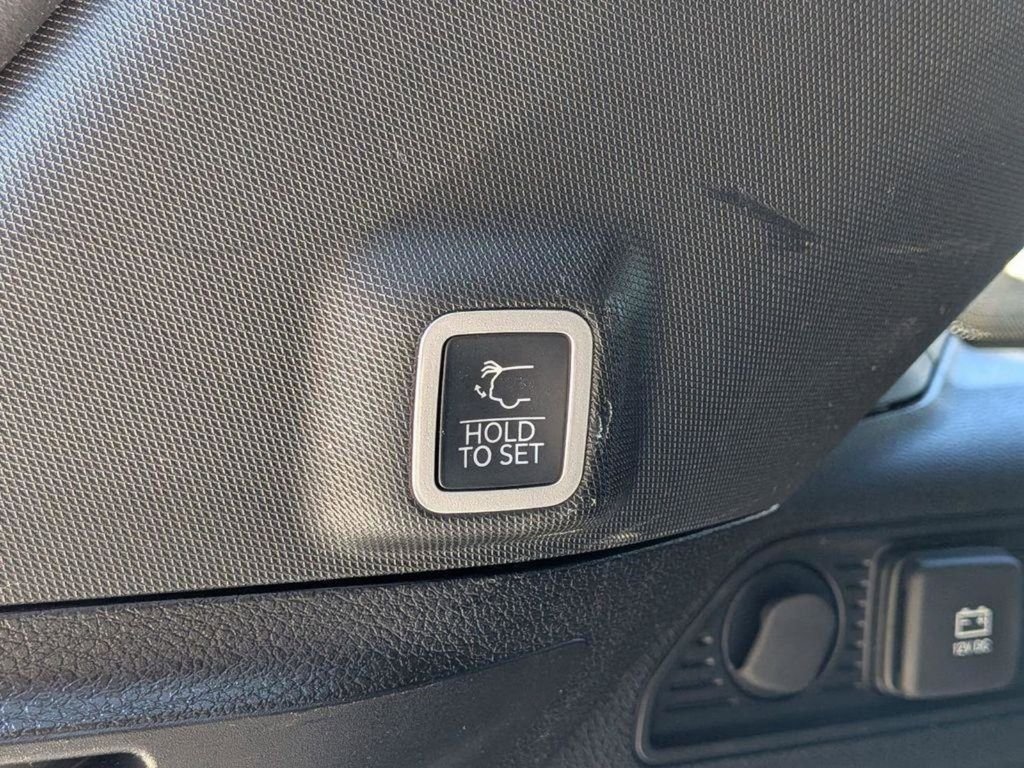 Used 2023 White Jeep Altitude X image 9