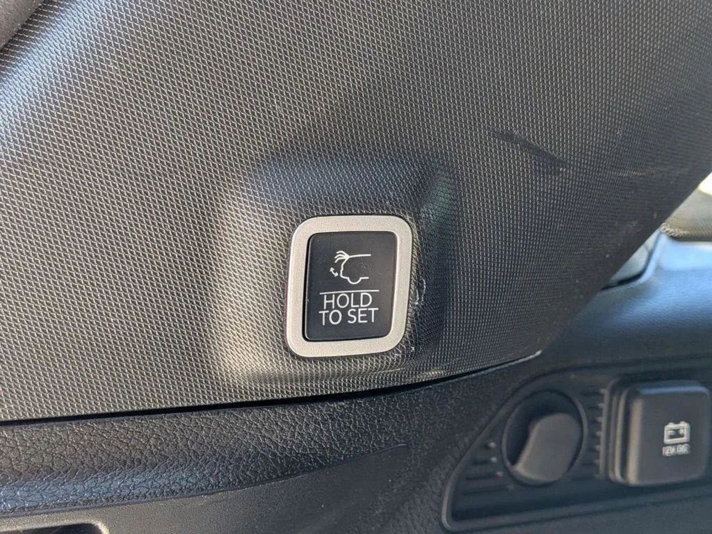 Used 2023 White Jeep Altitude X image 9