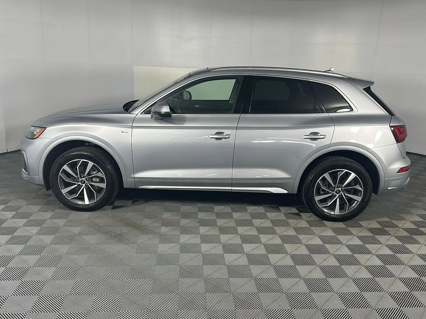 Used 2023 Florett Silver Metallic Audi S line Premium Plus image 23