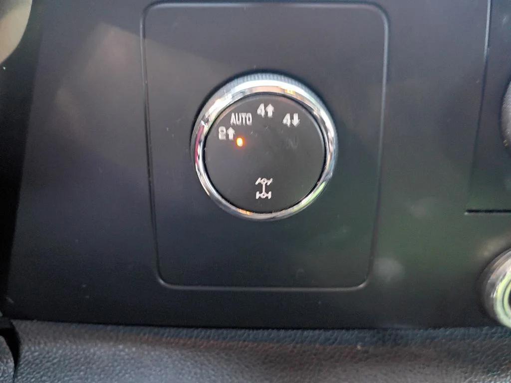 Used 2009 Summit White (Fleet) Chevrolet LT image 20
