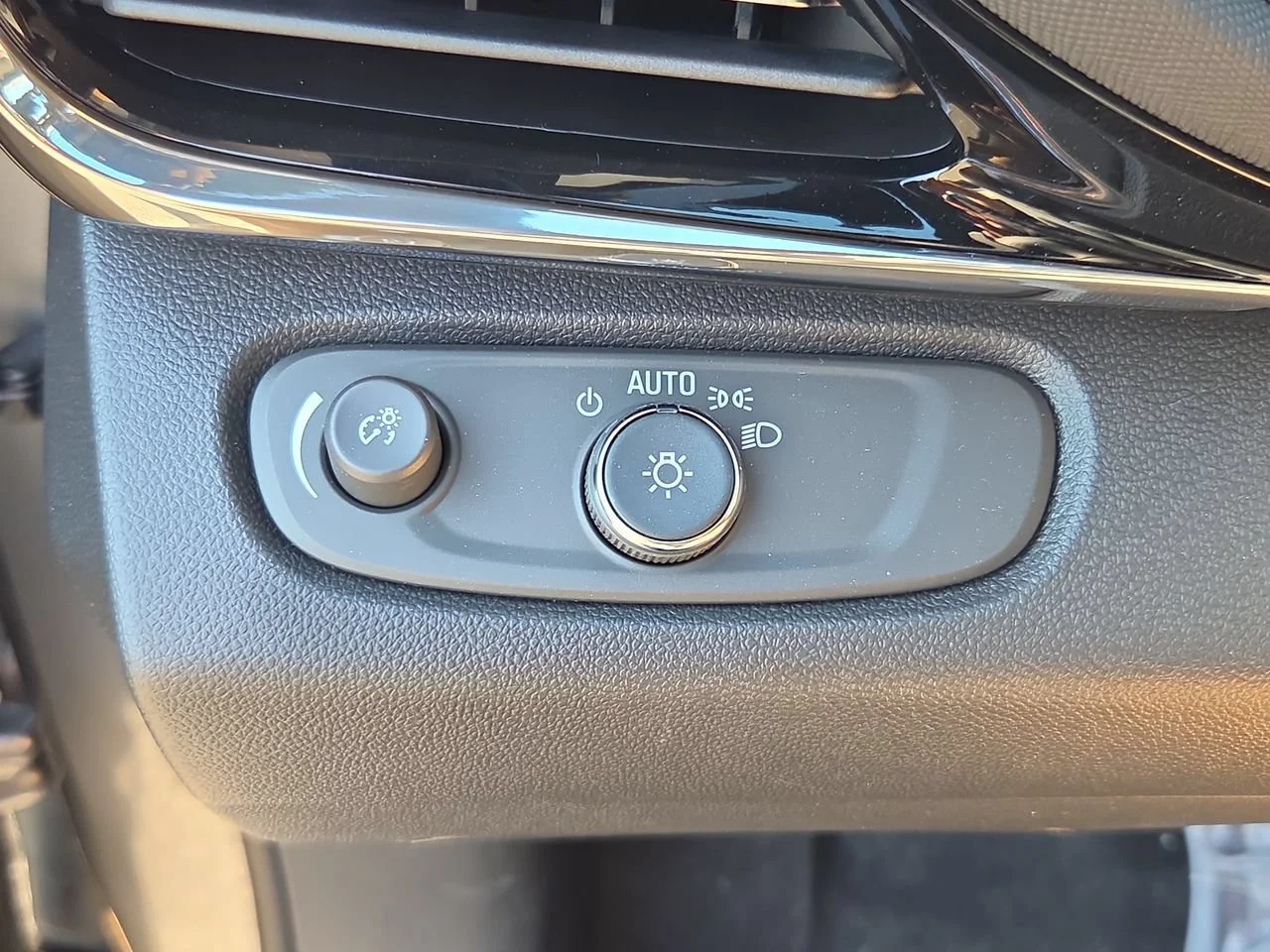 New 2026 Moonstone Gray Metallic Buick Sport Touring image 18