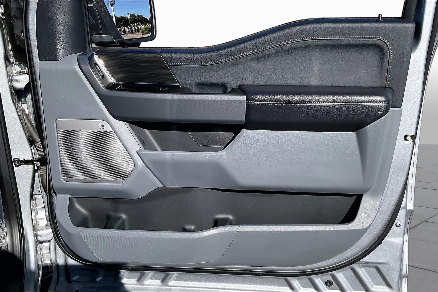 Used 2025 Carbonized Gray Metallic Ford LARIAT image 21