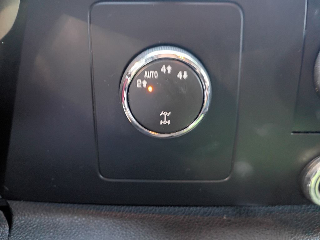 Used 2009 Summit White (Fleet) Chevrolet LT image 20