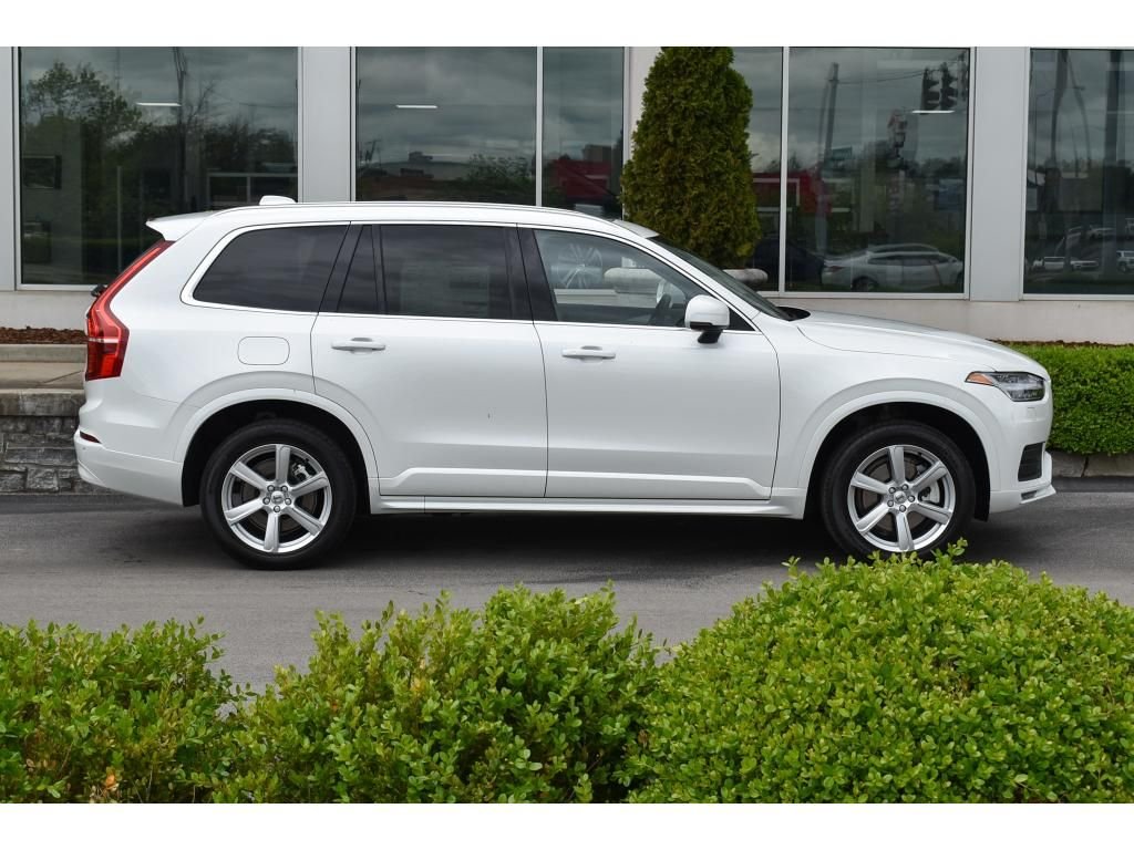 2023 Volvo XC90 B5 Core photo 3