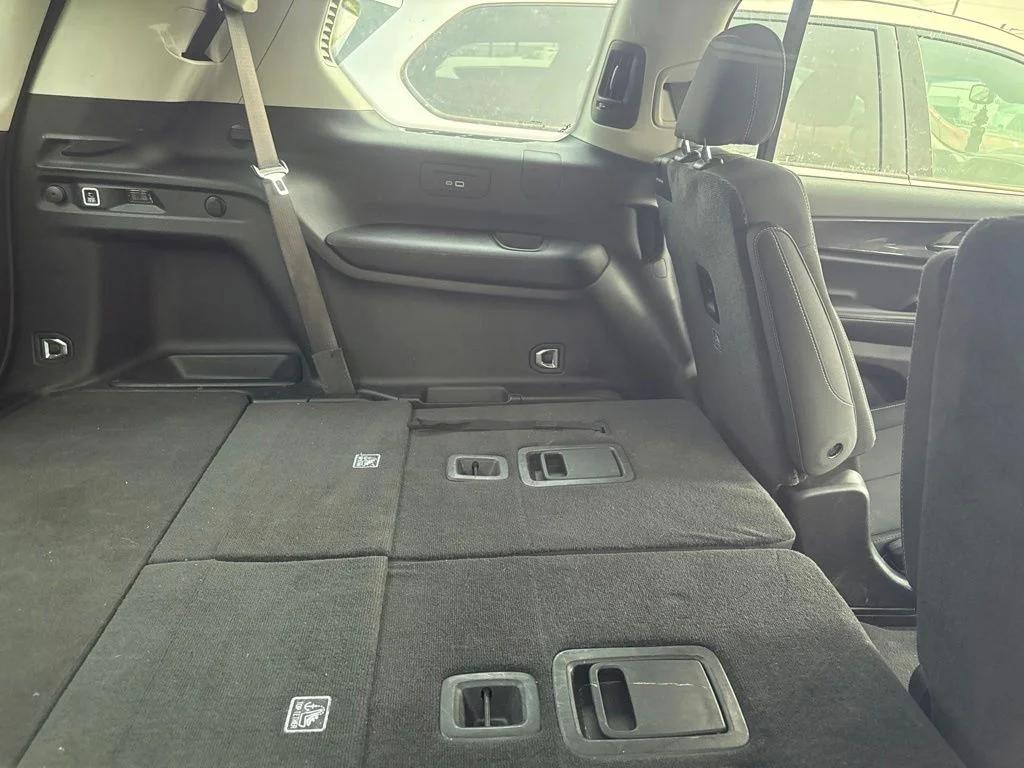 Used 2021 White Jeep Laredo image 14