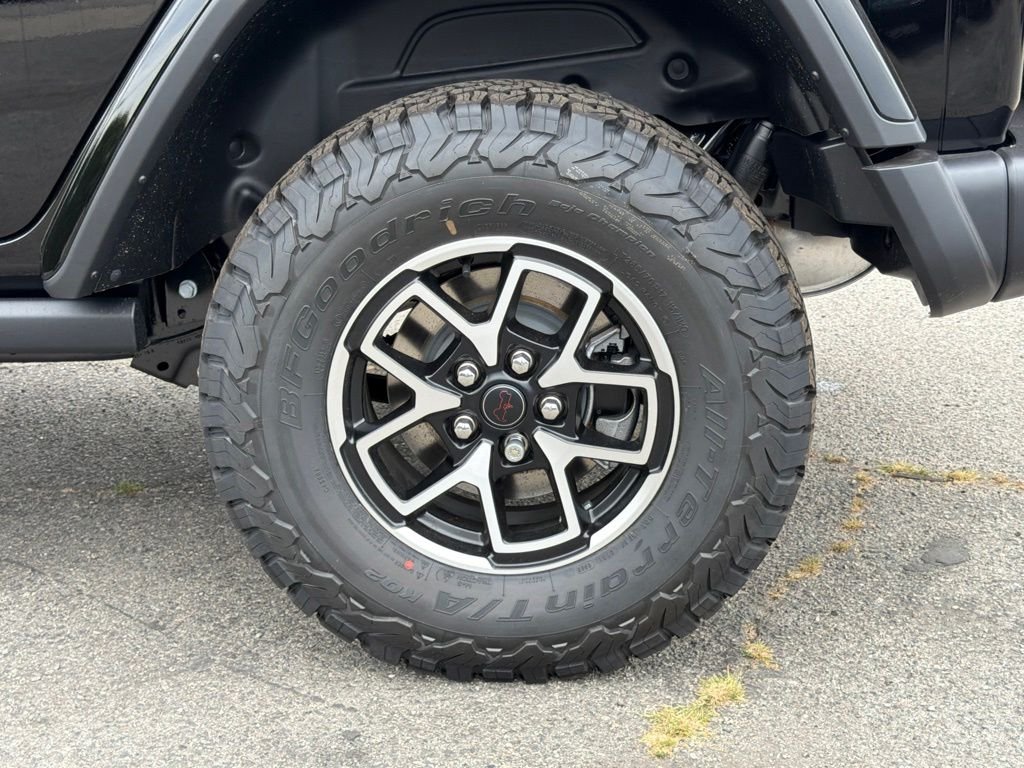 New 2026 Black Clear-Coat Exterior Paint Jeep Rubicon image 17