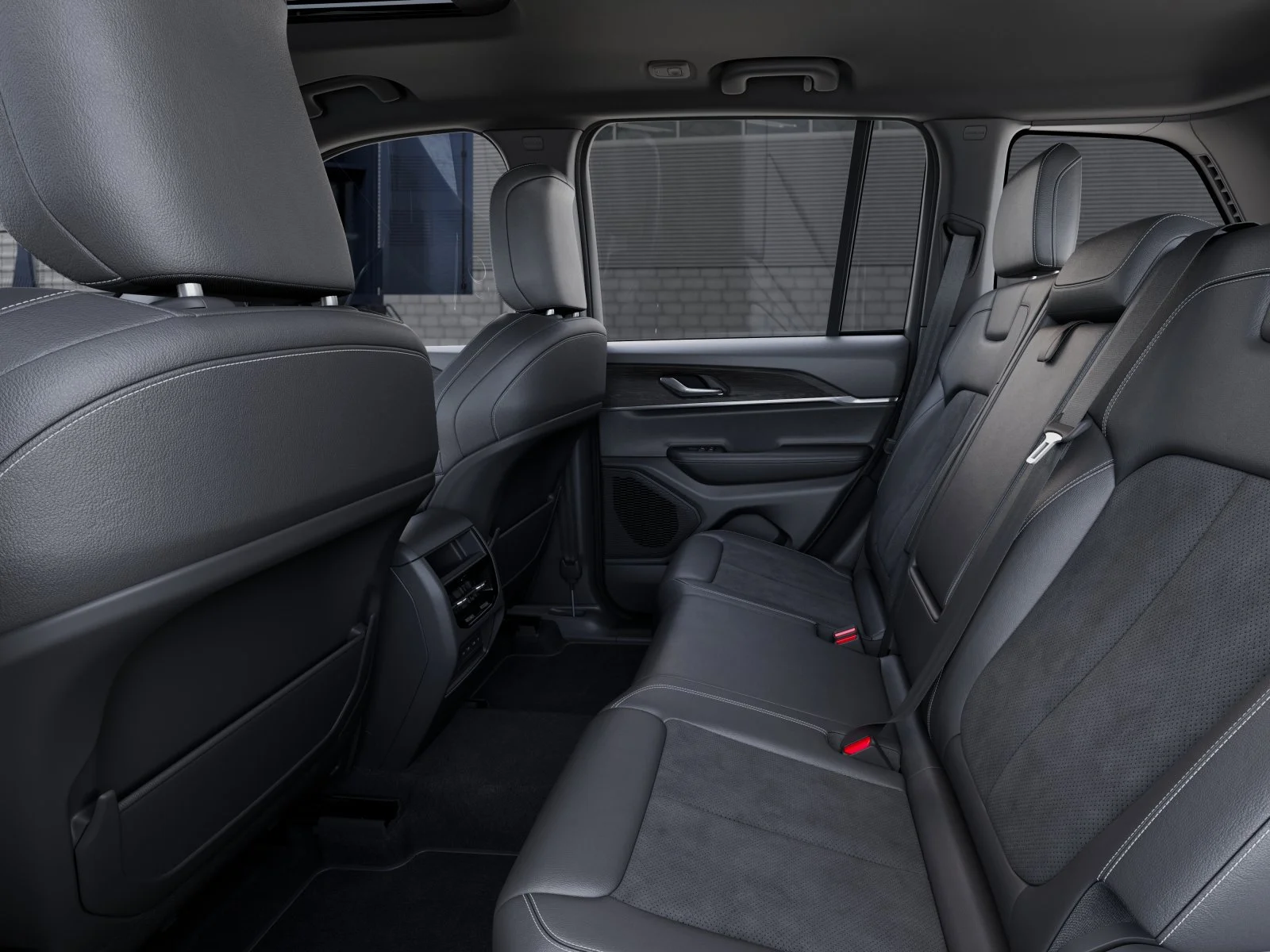 New 2026 Silver Zynith Exterior Paint Jeep Laredo Altitude image 23