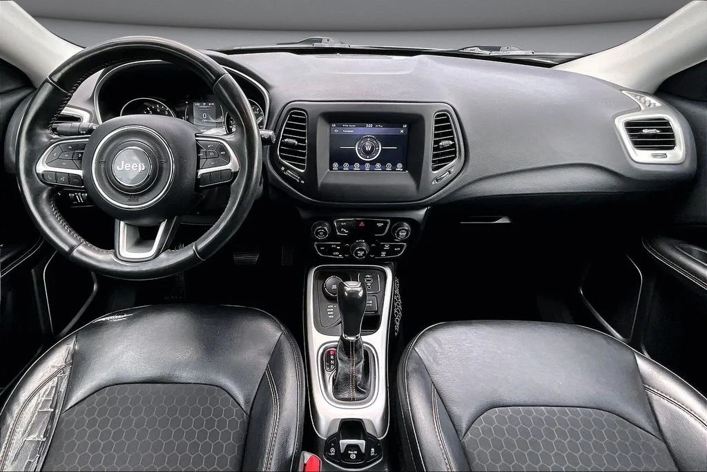 Certified Used 2019 Silver Jeep Latitude image 7