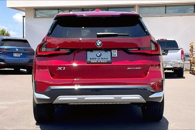 New 2026 Vegas Red Metallic BMW xDrive28i image 4