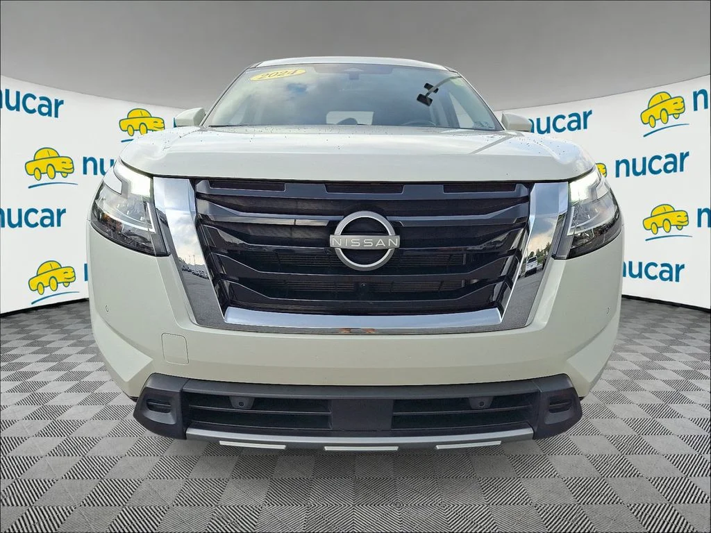 Used 2024 White Nissan SL image 2
