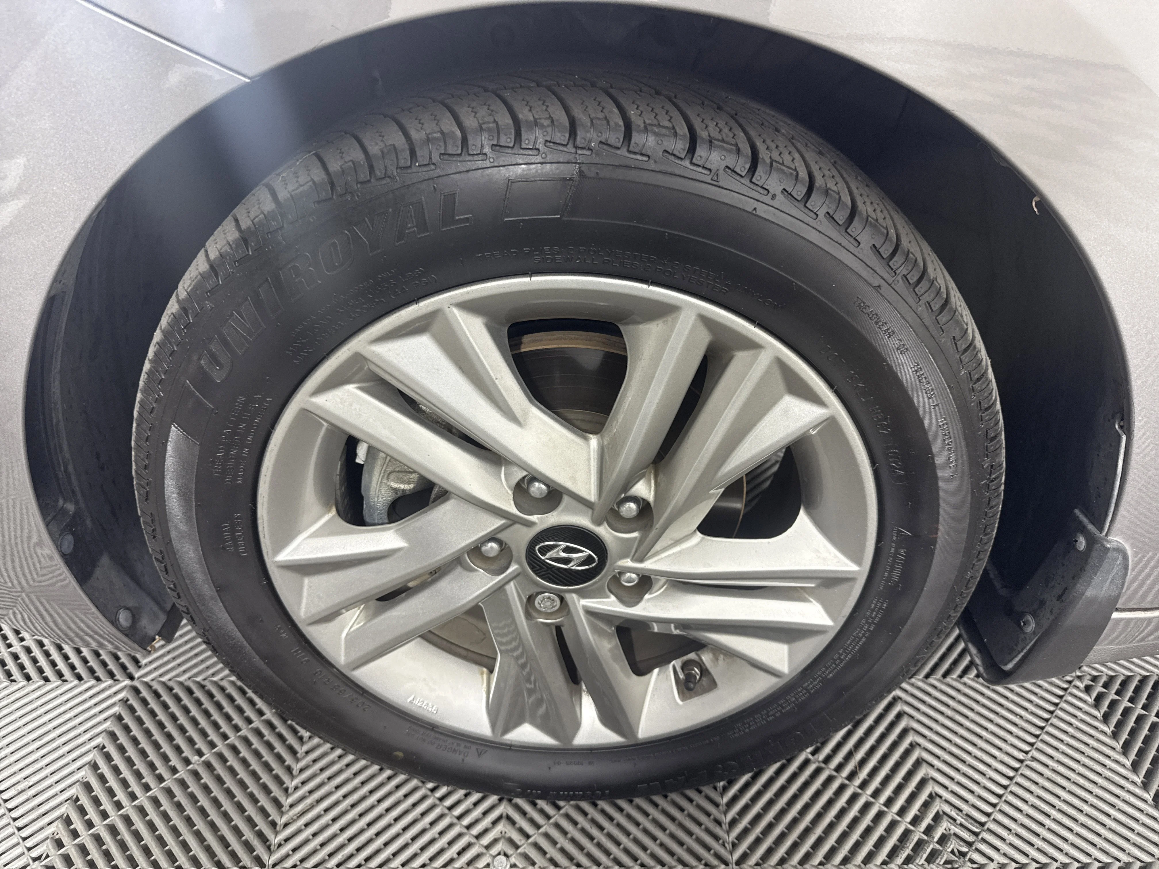 Used 2020 Fluid Metal Hyundai Value Edition image 12