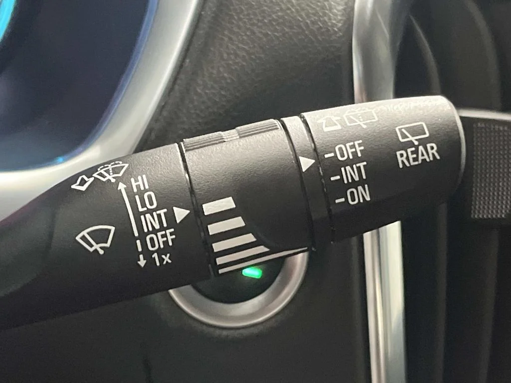 Used 2020 SUMMIT WHITE Chevrolet LT Cloth image 25